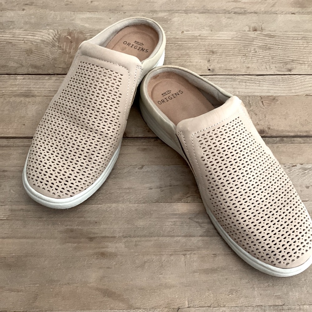 earth Origins Emilia Clogs